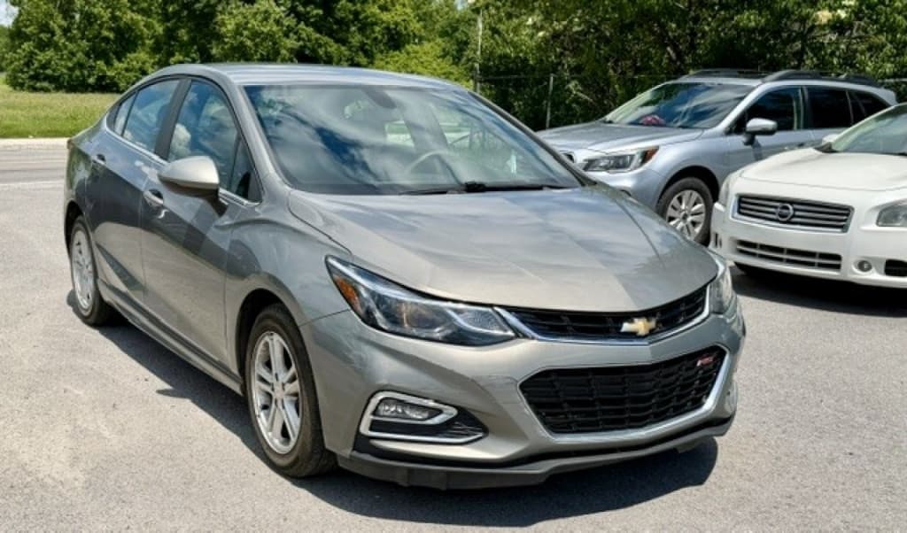 2017 Chevrolet Cruze LT thumbnail 6