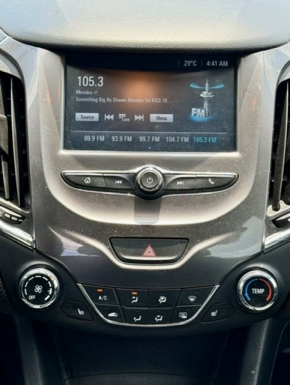 2017 Chevrolet Cruze LT thumbnail 10