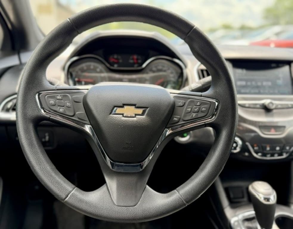 2017 Chevrolet Cruze LT thumbnail 12