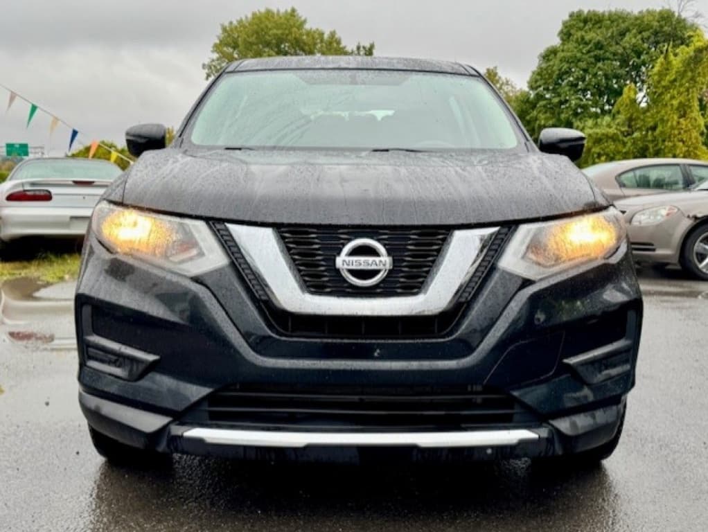 2017 Nissan Rogue S/SV thumbnail 2