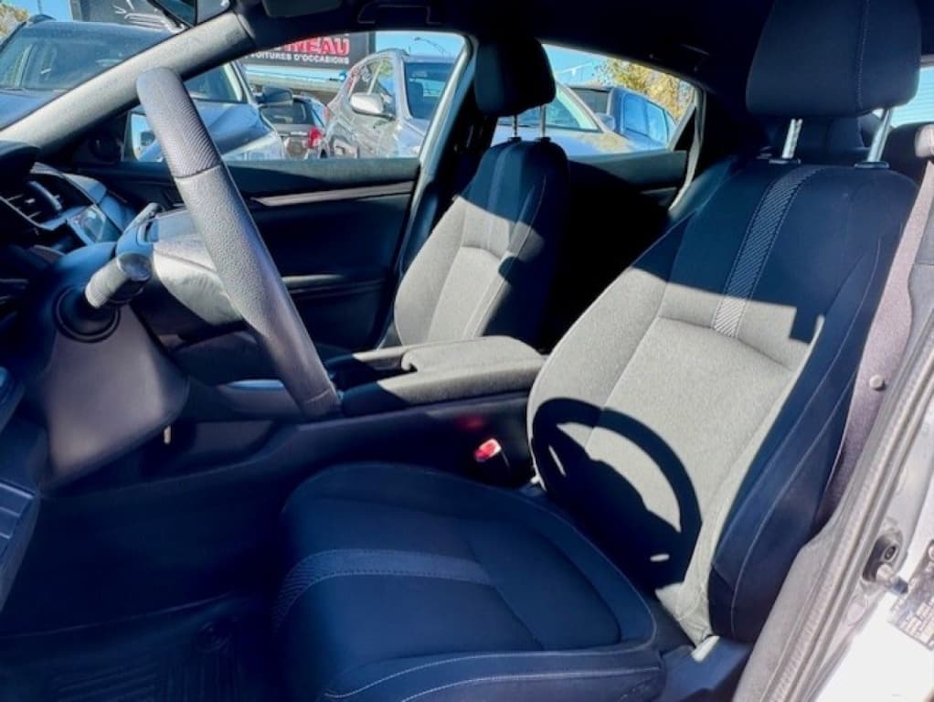 2018 Honda Civic Hatchback LX thumbnail 8