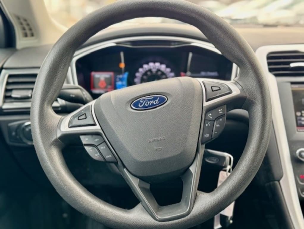 2015 Ford Fusion SE thumbnail 11
