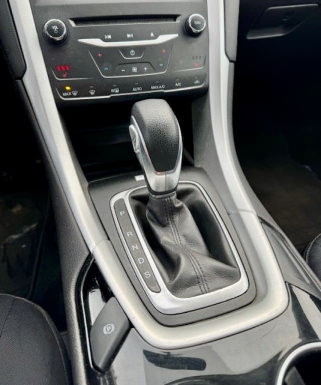 2015 Ford Fusion SE thumbnail 12