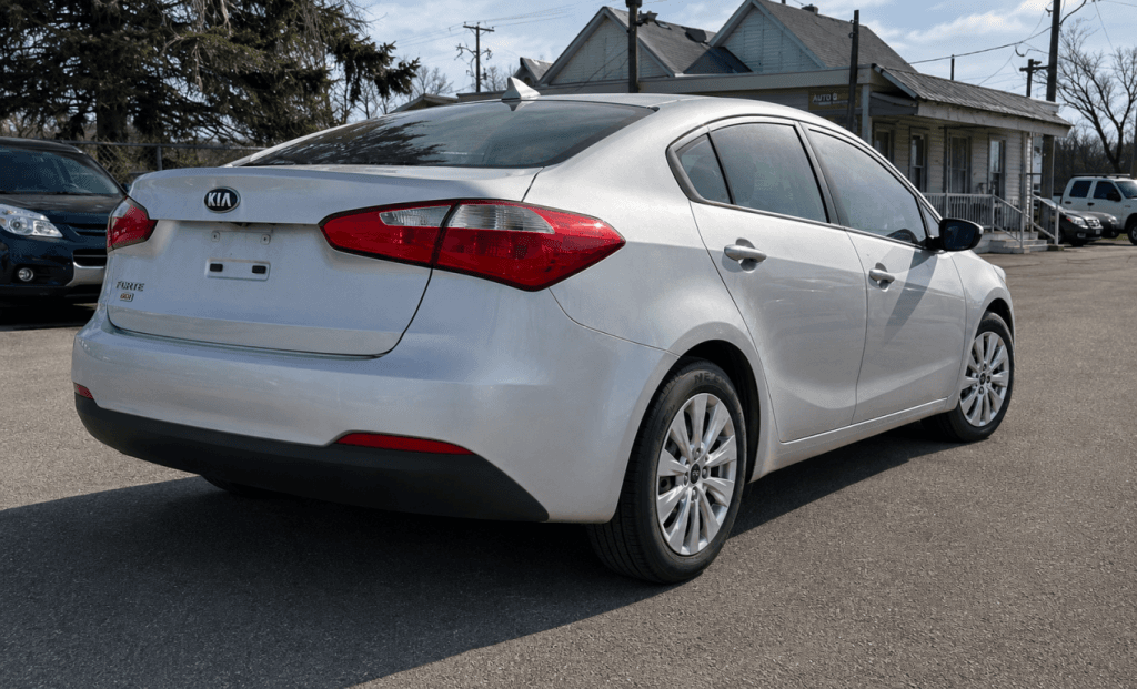2016 KIA Forte LX/LX+ thumbnail 11