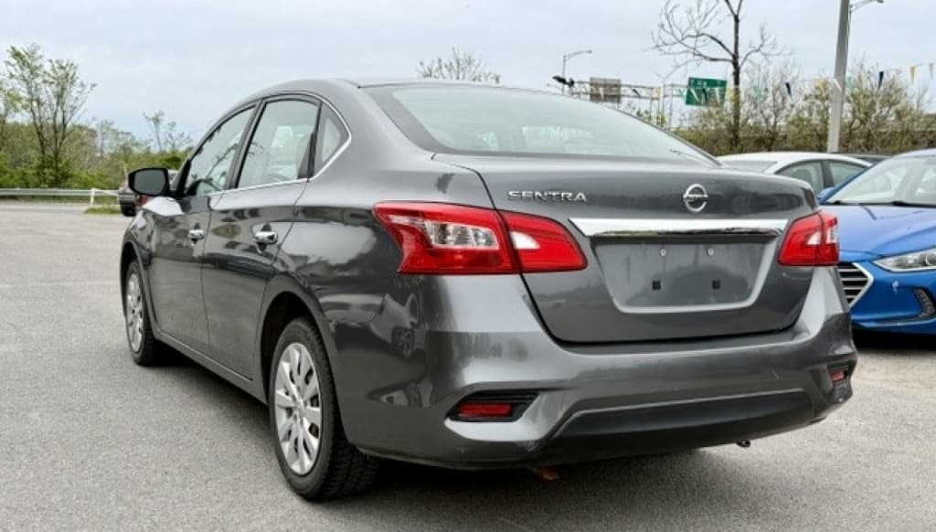 2016 Nissan Sentra SV/S/SR/SL thumbnail 4