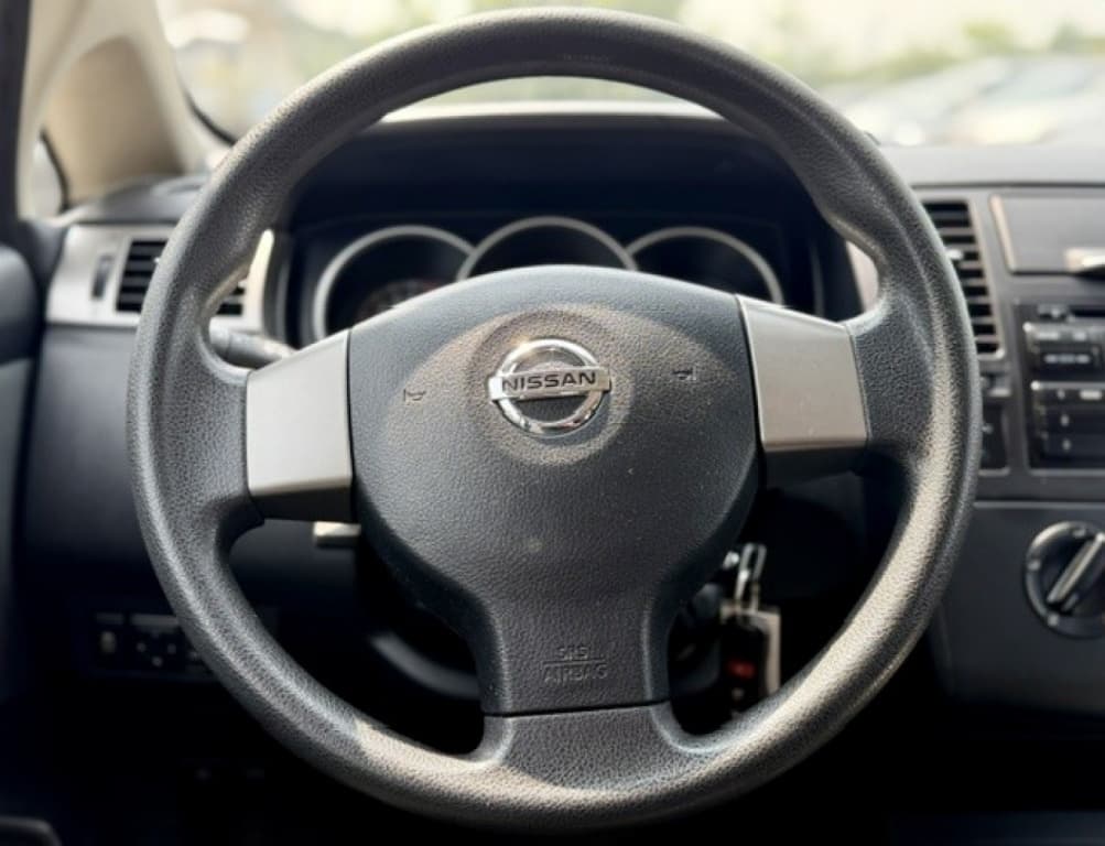 2012 Nissan Versa S thumbnail 12