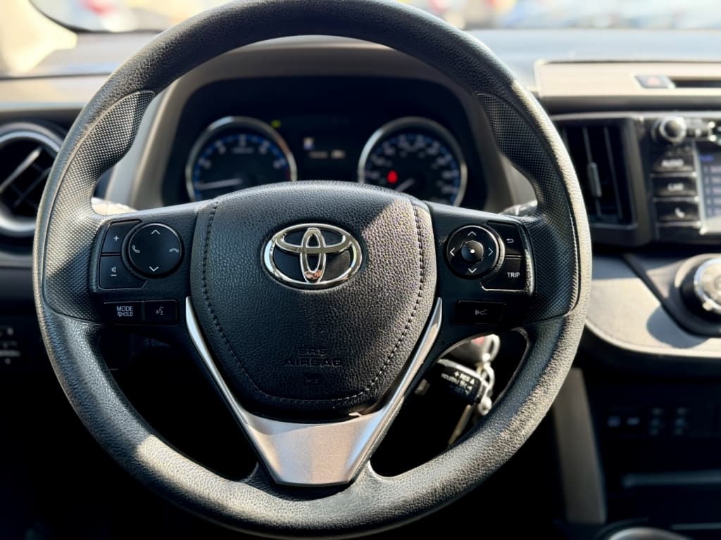 2018 Toyota RAV4 LE thumbnail 11