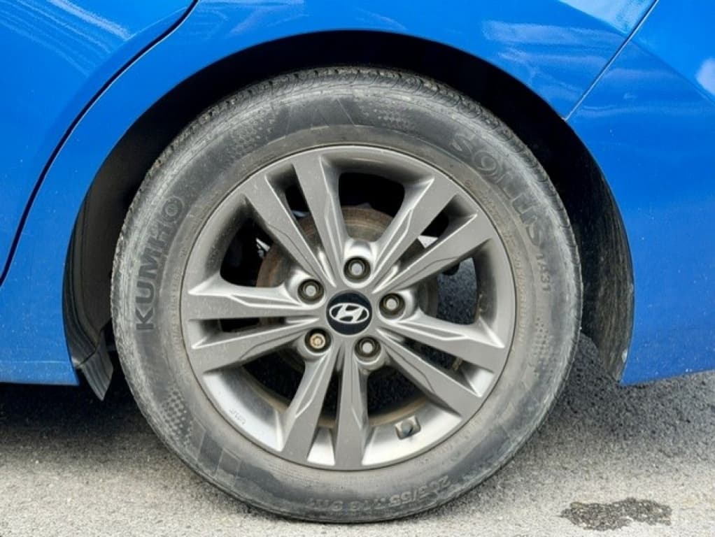 2017 Hyundai Elantra GL thumbnail 3