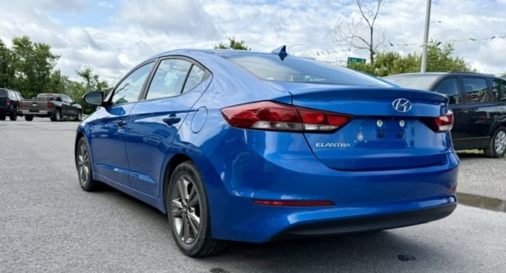 2017 Hyundai Elantra GL thumbnail 4