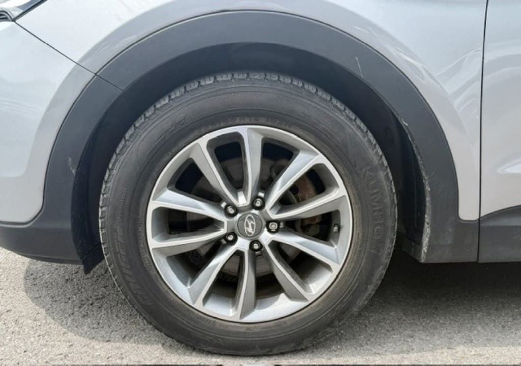 2017 Hyundai Santa Fe XL Luxury thumbnail 3