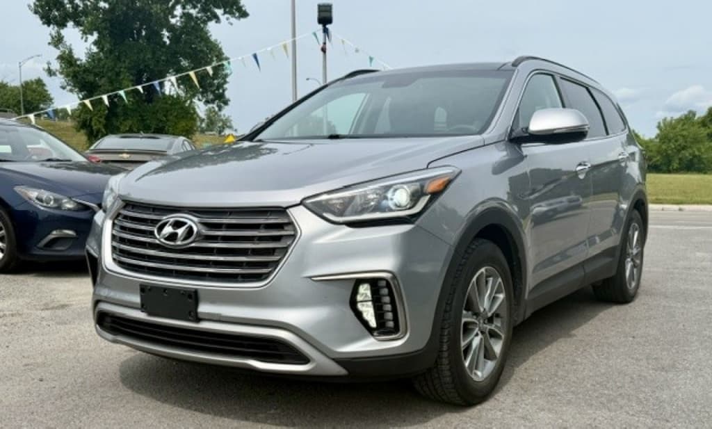 2017 Hyundai Santa Fe XL Luxury thumbnail 2