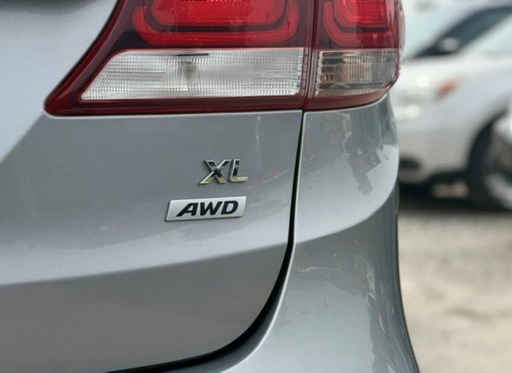 2017 Hyundai Santa Fe XL Luxury thumbnail 5