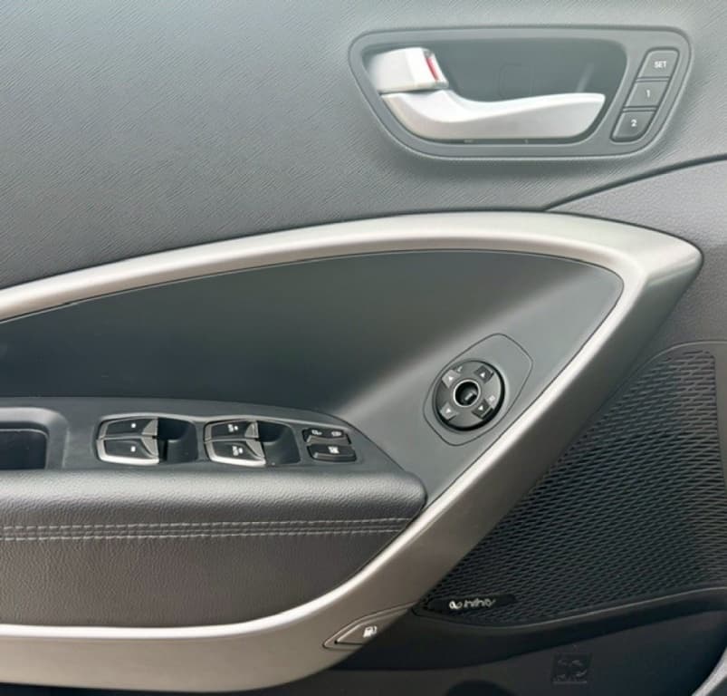 2017 Hyundai Santa Fe XL Luxury thumbnail 10