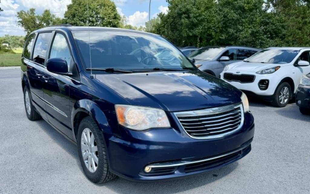 2014 Chrysler Town & Country Touring thumbnail 6