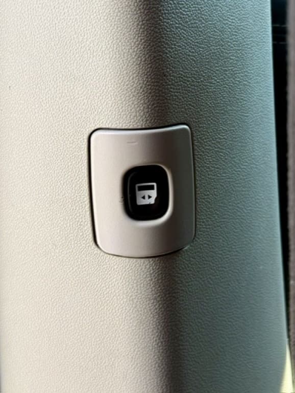 2014 Chrysler Town & Country Touring thumbnail 11